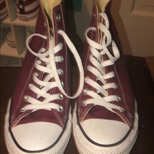 W 8.5, M 6.5 Maroon Converse
